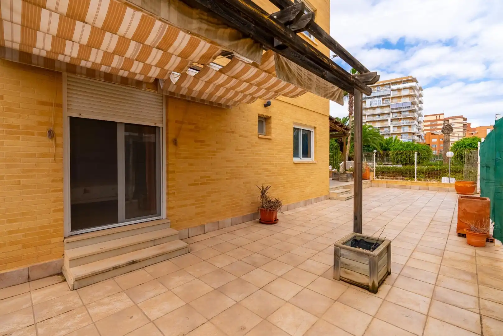 Terraza de Planta baja en venta en El Campello con Aire acondicionado, Calefacción y Jardín privado