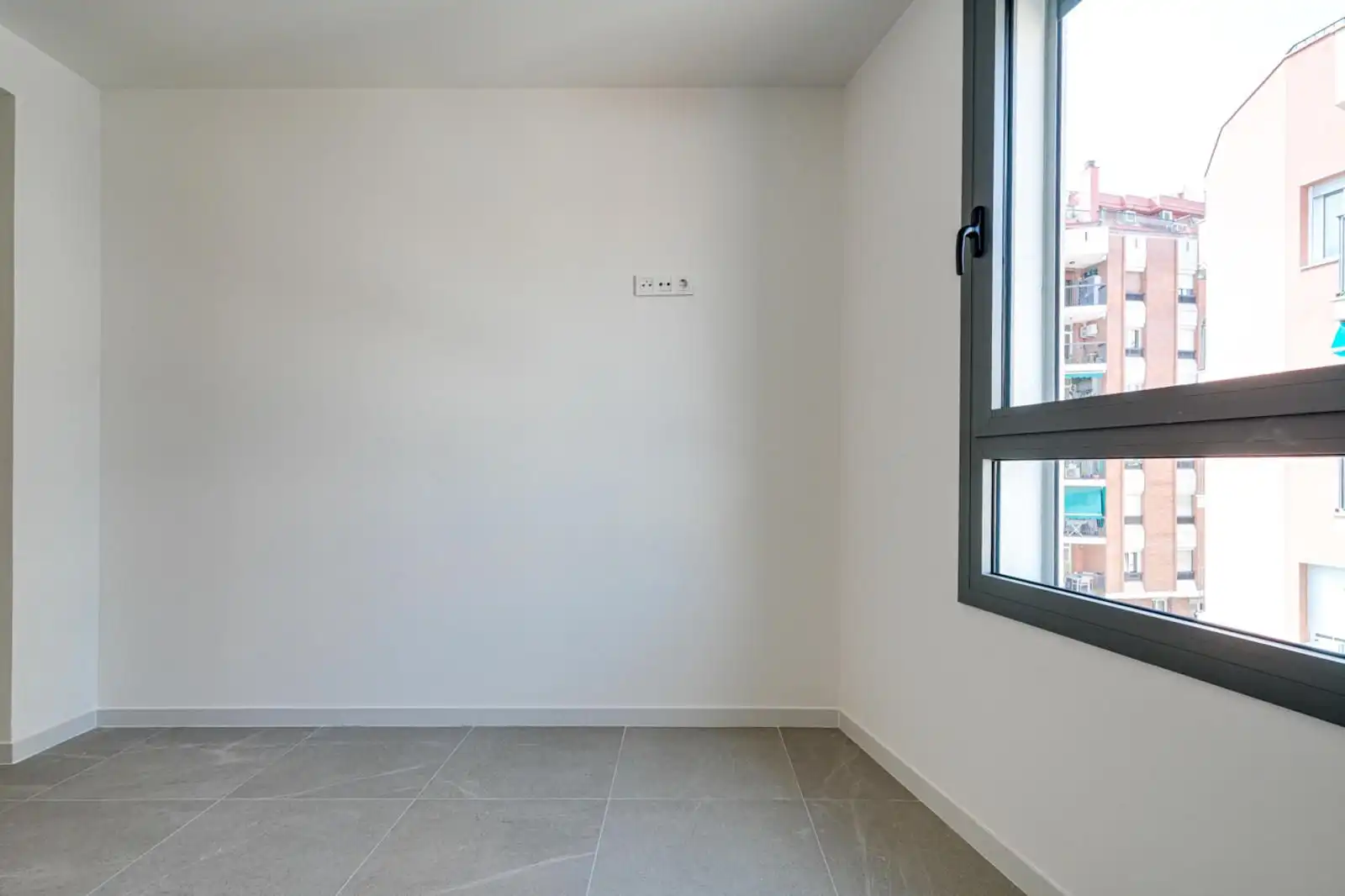 Piso en venta en L'Hospitalet de Llobregat con Terraza