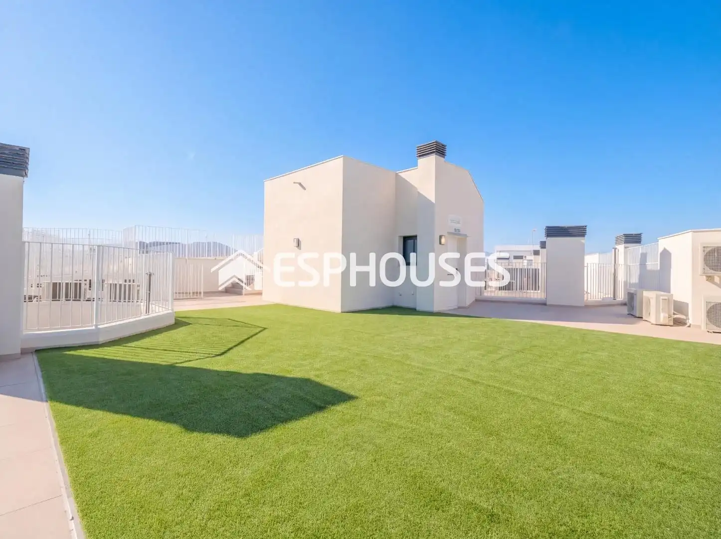 Terraza de Piso en venta en Alicante / Alacant con Trastero, Balcón y Piscina comunitaria