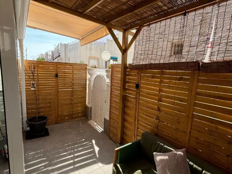 Semi-detached house with pool for sale in Avenida Laguna Azul 76, imagen 5
