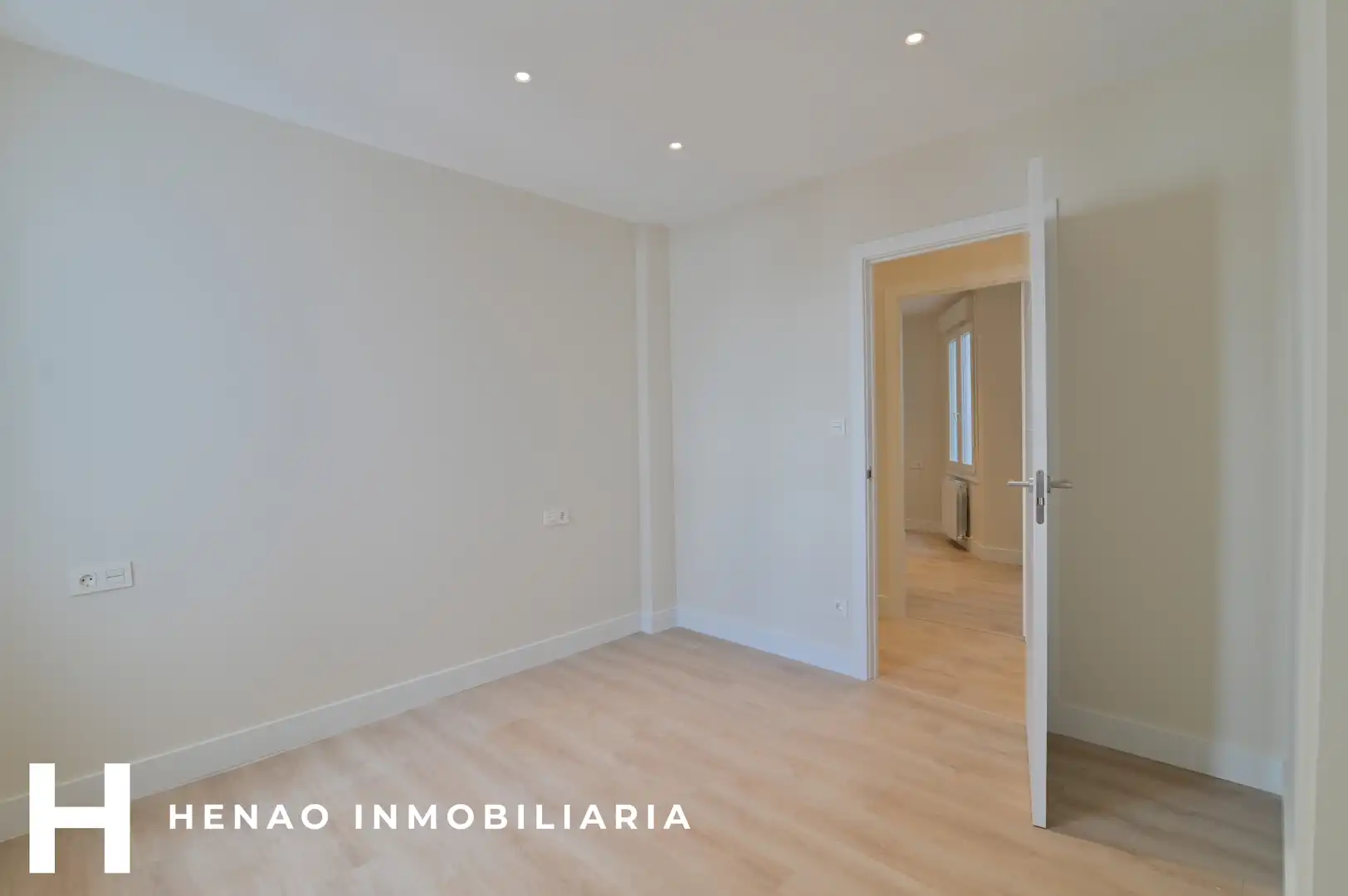 Dormitori de Pis en venda en Bilbao  amb Calefacció, Parquet i Forn