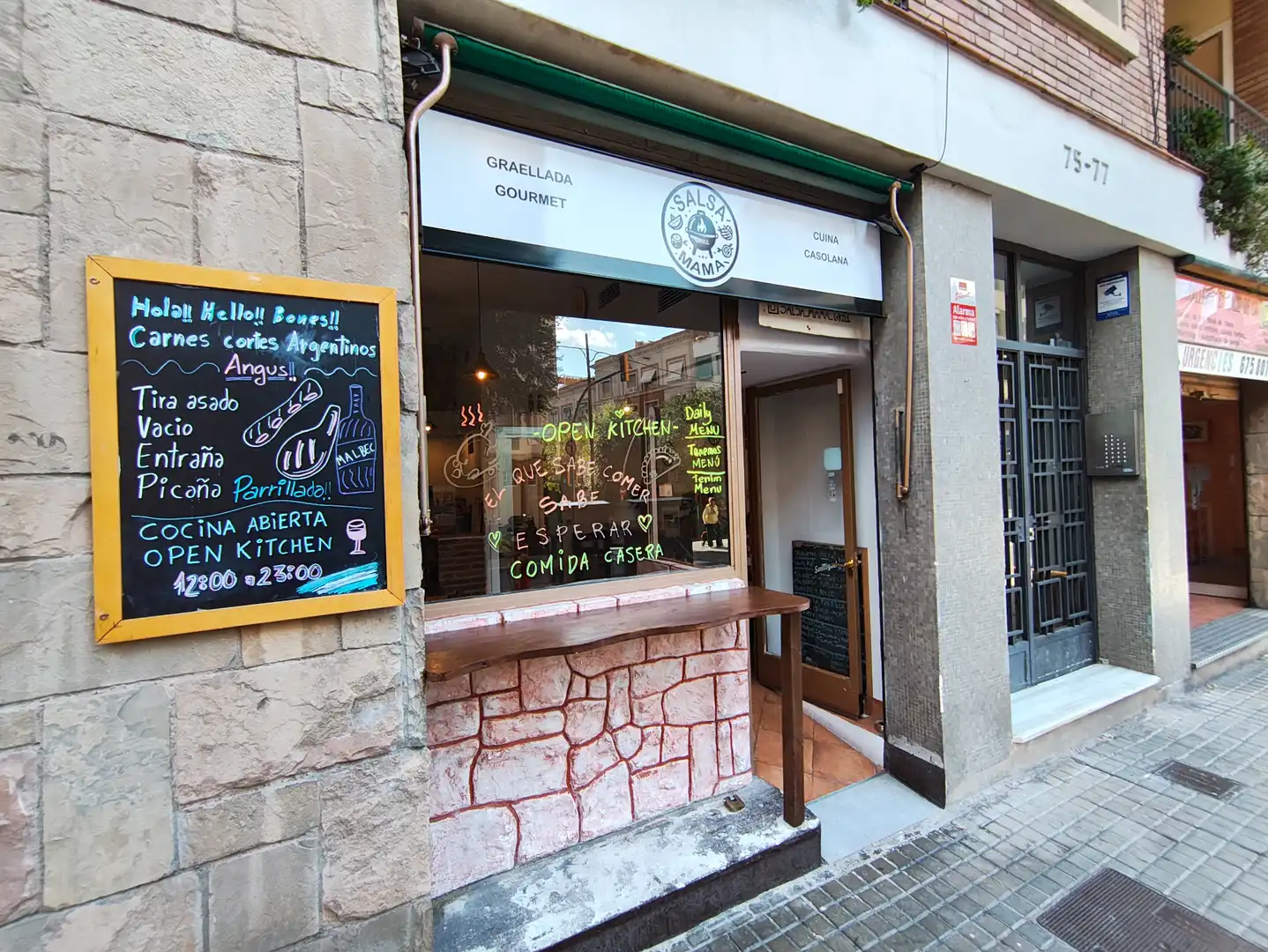 Business premises for transfer in Carrer de les Camèlies 75, imagen 2