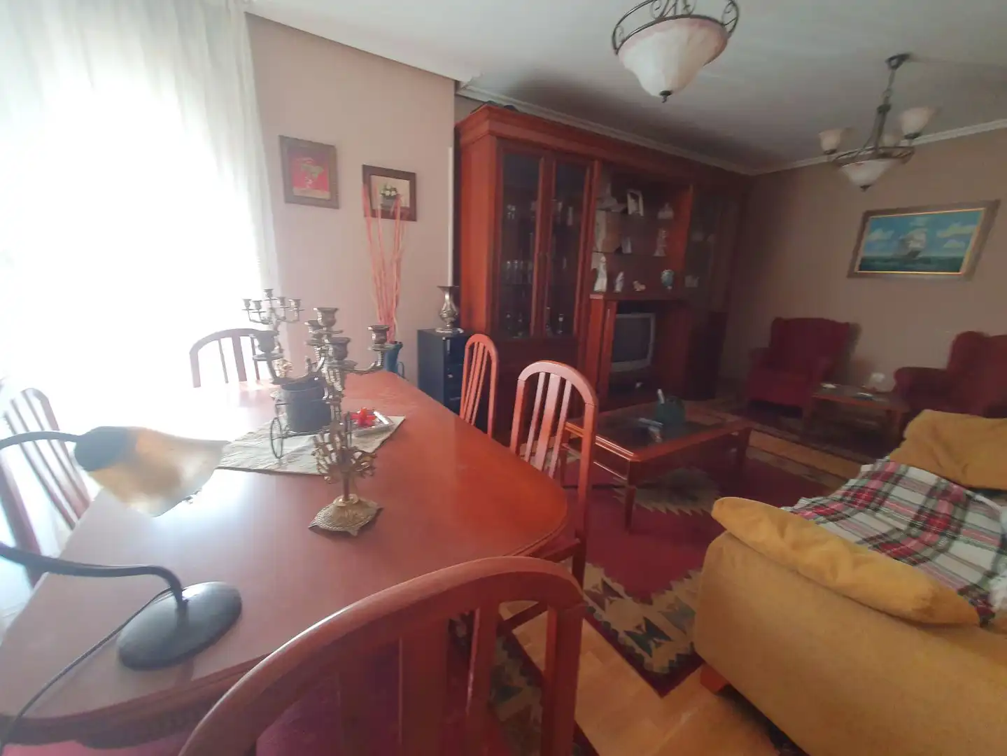 Sala d'estar de Pis de lloguer en Grado amb Calefacció, Terrassa i Moblat