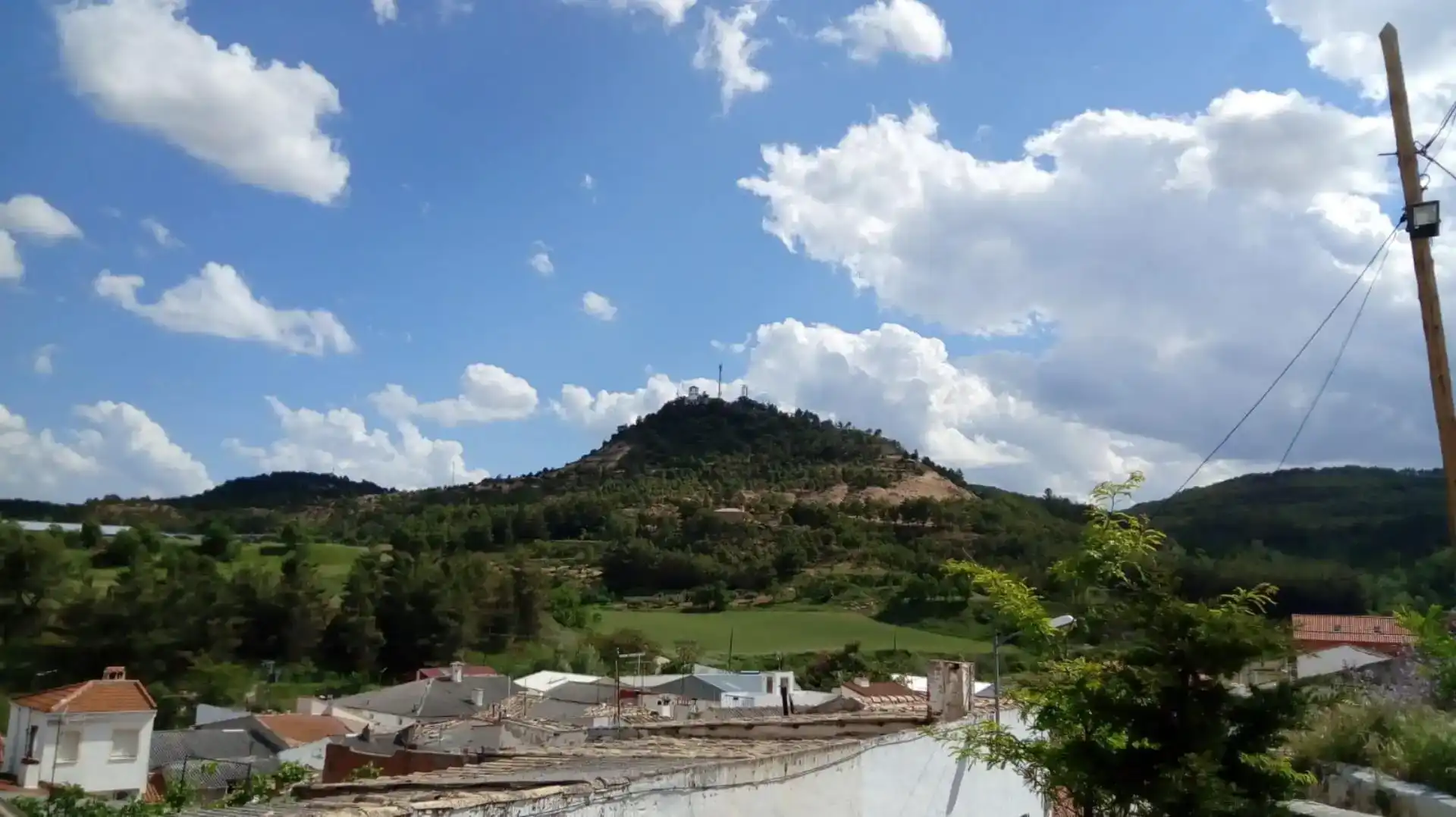 Vista exterior de Casa adosada en venda en La Peraleja   amb Traster i Balcó