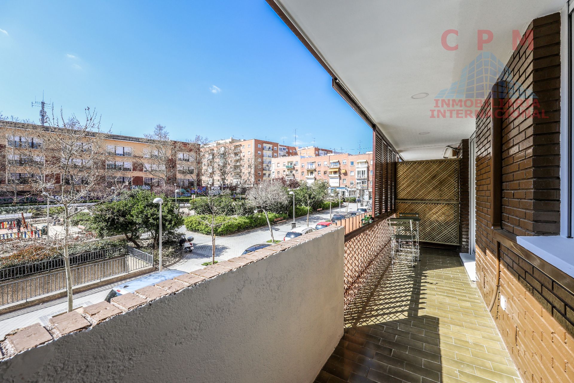 Vista exterior de Pis de lloguer en  Madrid Capital amb Aire condicionat, Calefacció i Terrassa