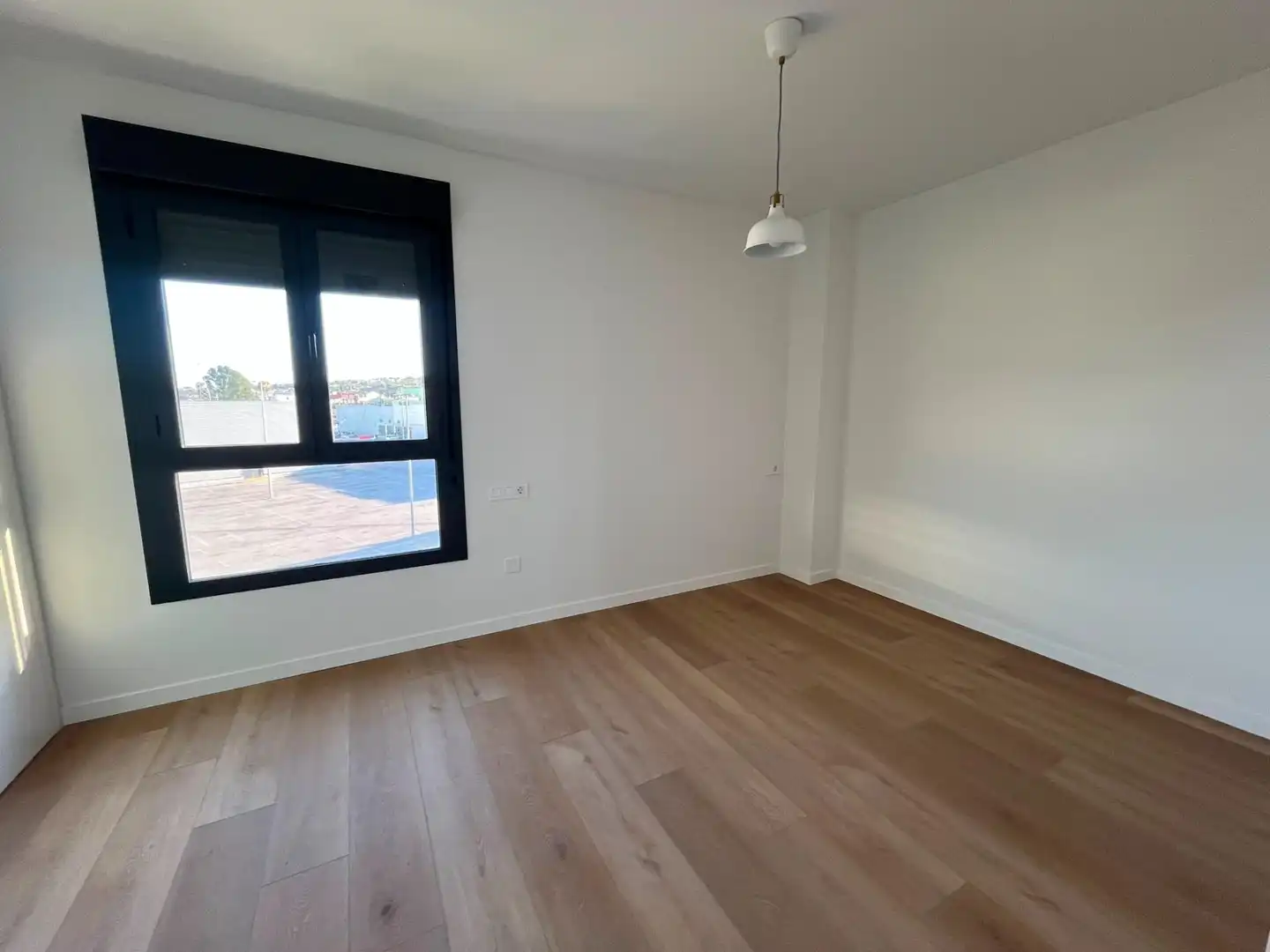 Schlafzimmer von Dachboden zur Miete in Camas mit Klimaanlage, Heizung und Privatgarten