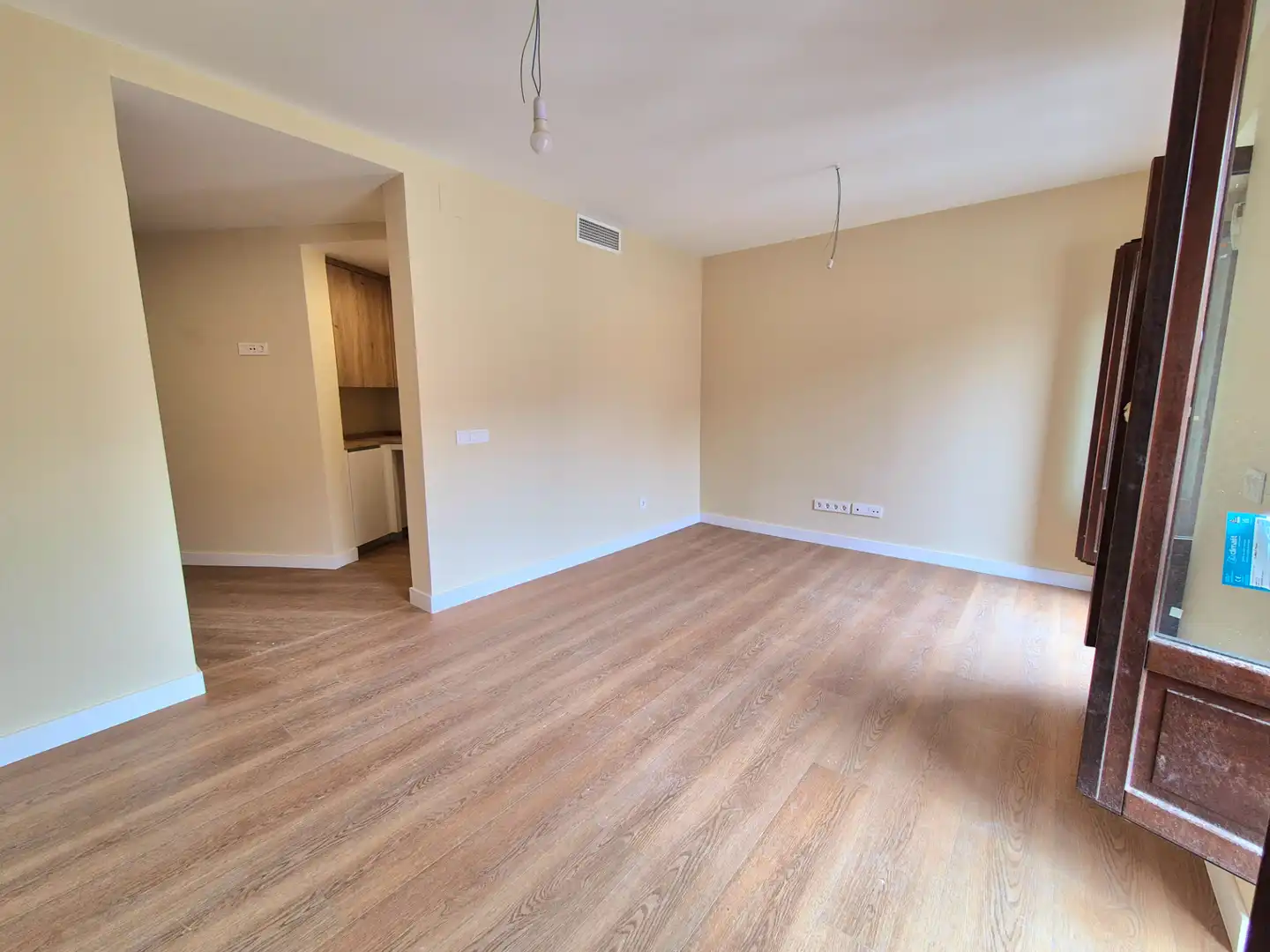 Living room of Flat for sale in Madrid  with Air Conditioner, Heating and Microwave