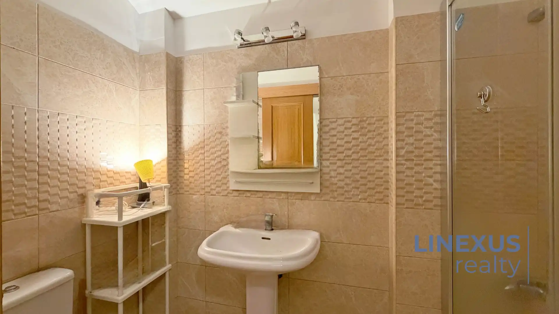 Badezimmer von Maisonette zum Verkauf in Las Palmas de Gran Canaria mit Parkett, Möbliert und Ofen