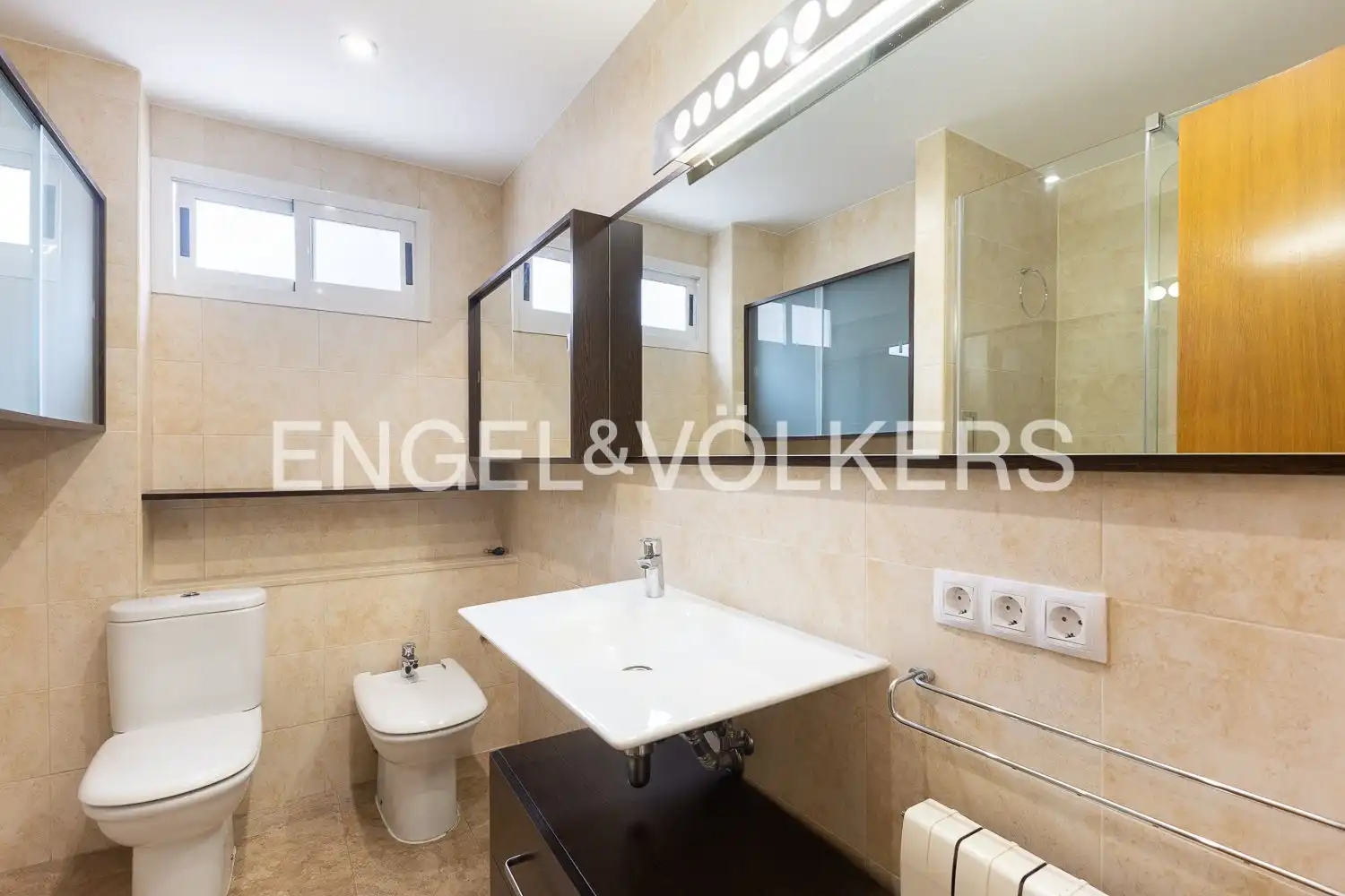 Baño de Piso en venta en Valencia con Aire acondicionado, Calefacción y Balcón