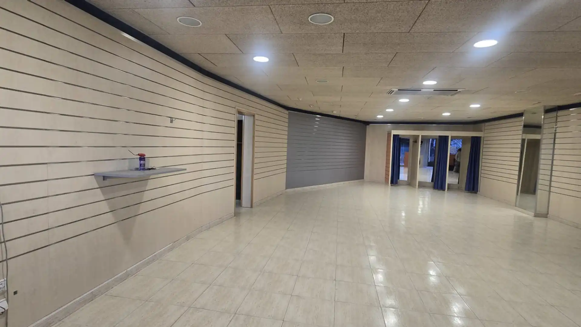 Local de alquiler en Carrer de Donya Blanca, 108