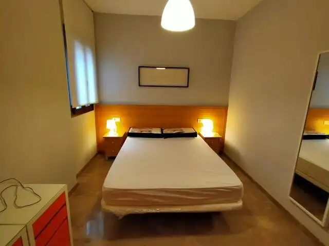 Dormitori de Apartament de lloguer en Granada amb Moblat, Rentadora i Microones