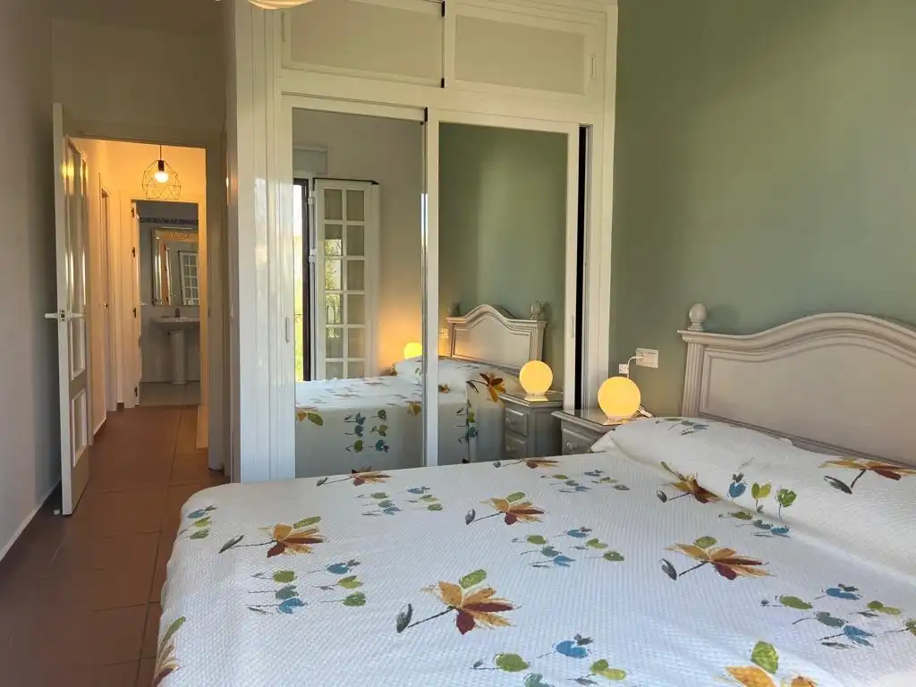 Habitación de Apartamento de alquiler en Rota con Jardín privado, Terraza y Amueblado