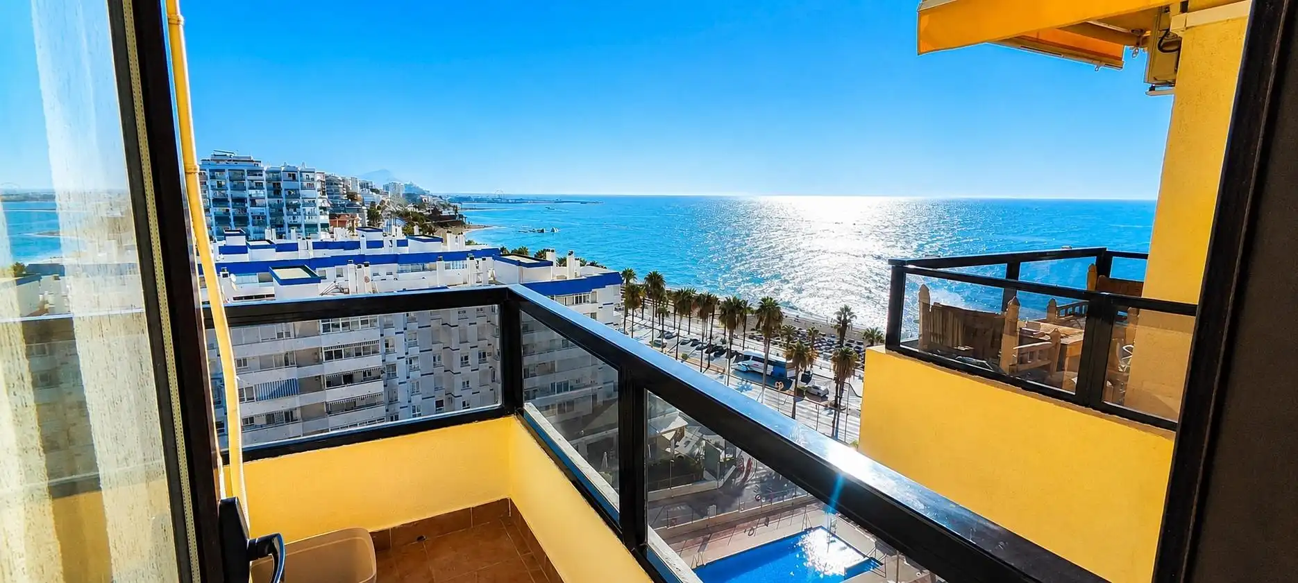 Dúplex amb piscina en venda a Calle Torrealmádena