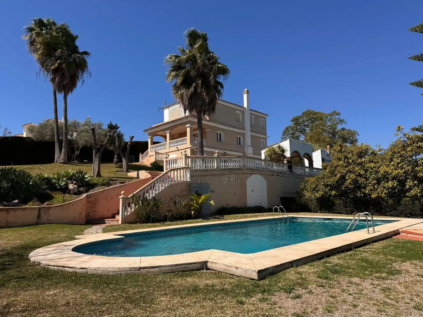 Piscina de Casa o chalet en venta en Estepona con Aire acondicionado, Calefacción y Jardín privado