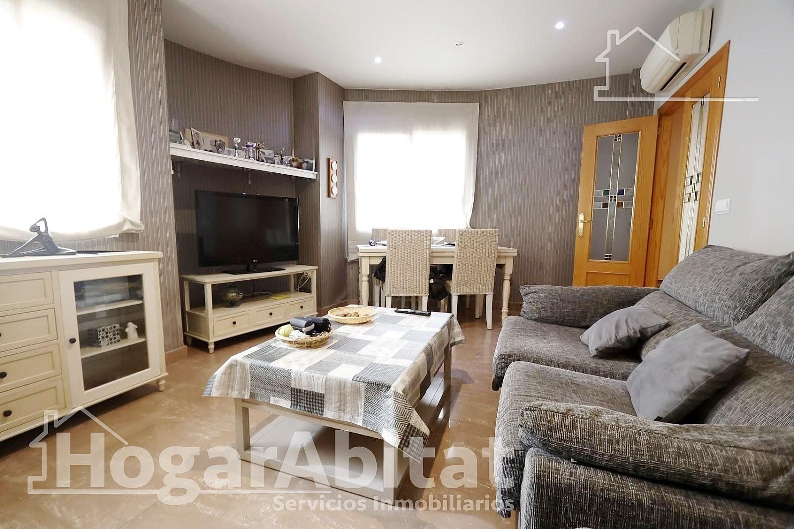 Living room of Single-family semi-detached for sale in Alzira  with Air Conditioner, Heating and Terrace