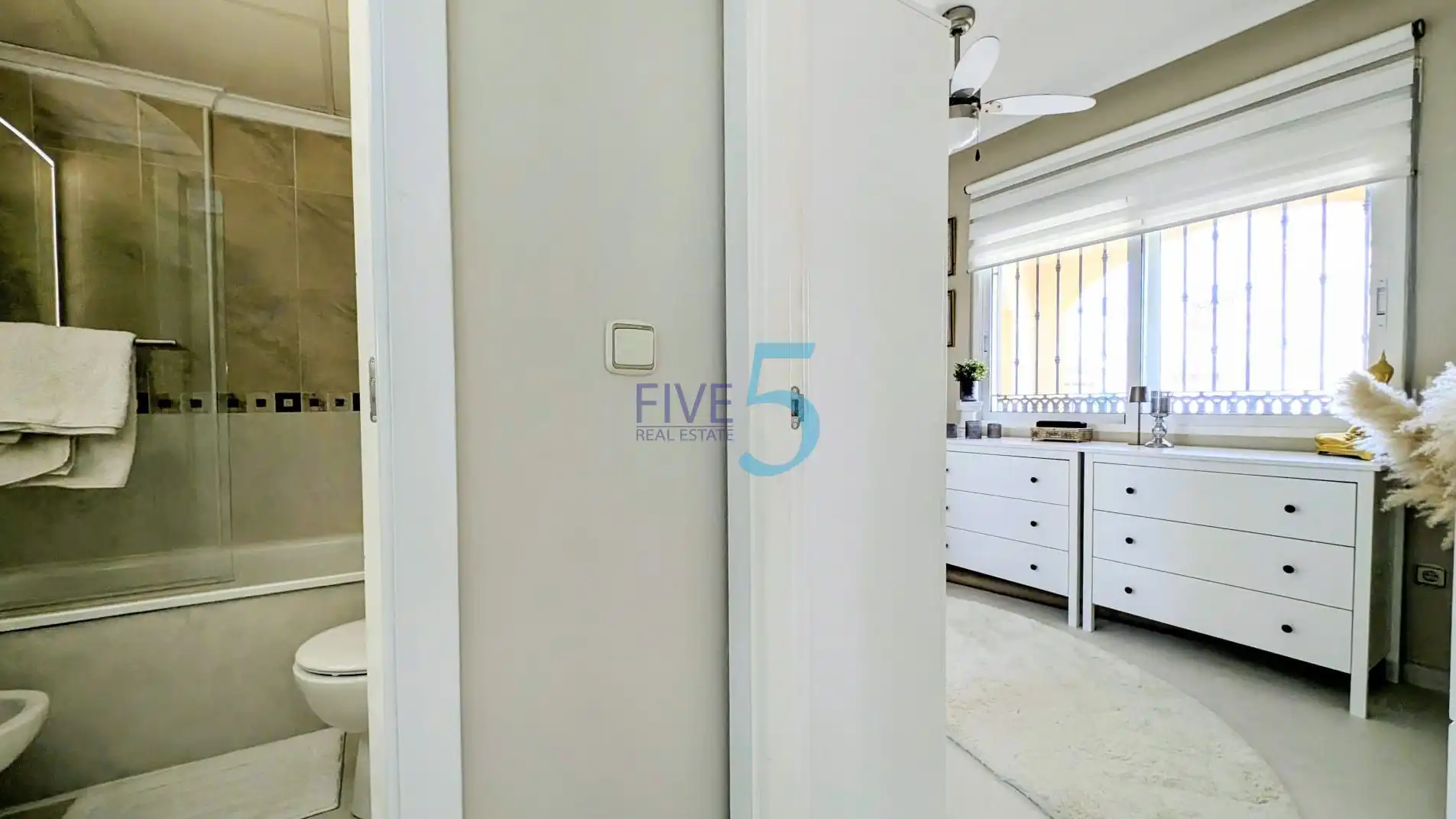 Bathroom of Flat for sale in Orihuela  with Air Conditioner, Heating and Storage room