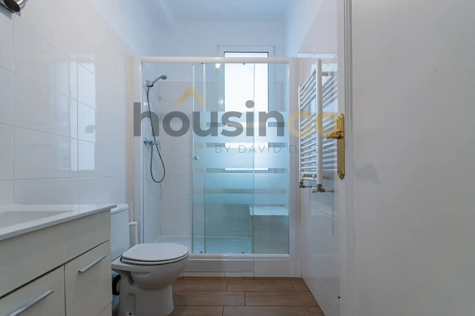 Bathroom of Office for rent in Madrid  with Air Conditioner, Heating and Balcony