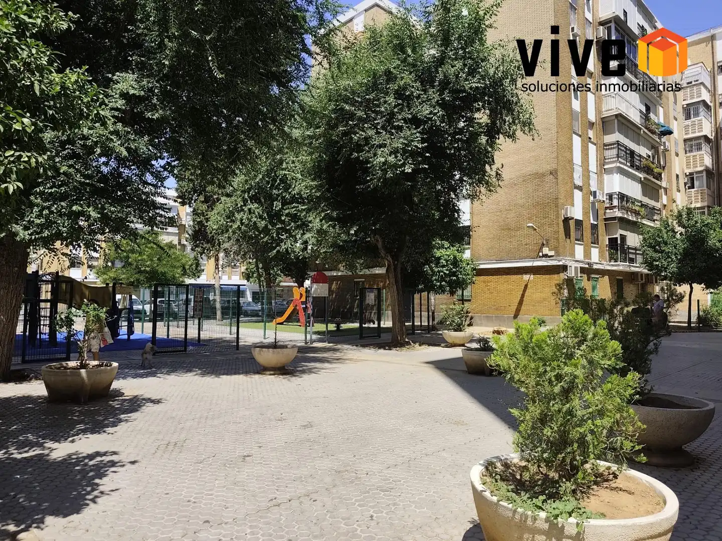 Parking de Piso en venta en Sevilla con Aire acondicionado y Terraza