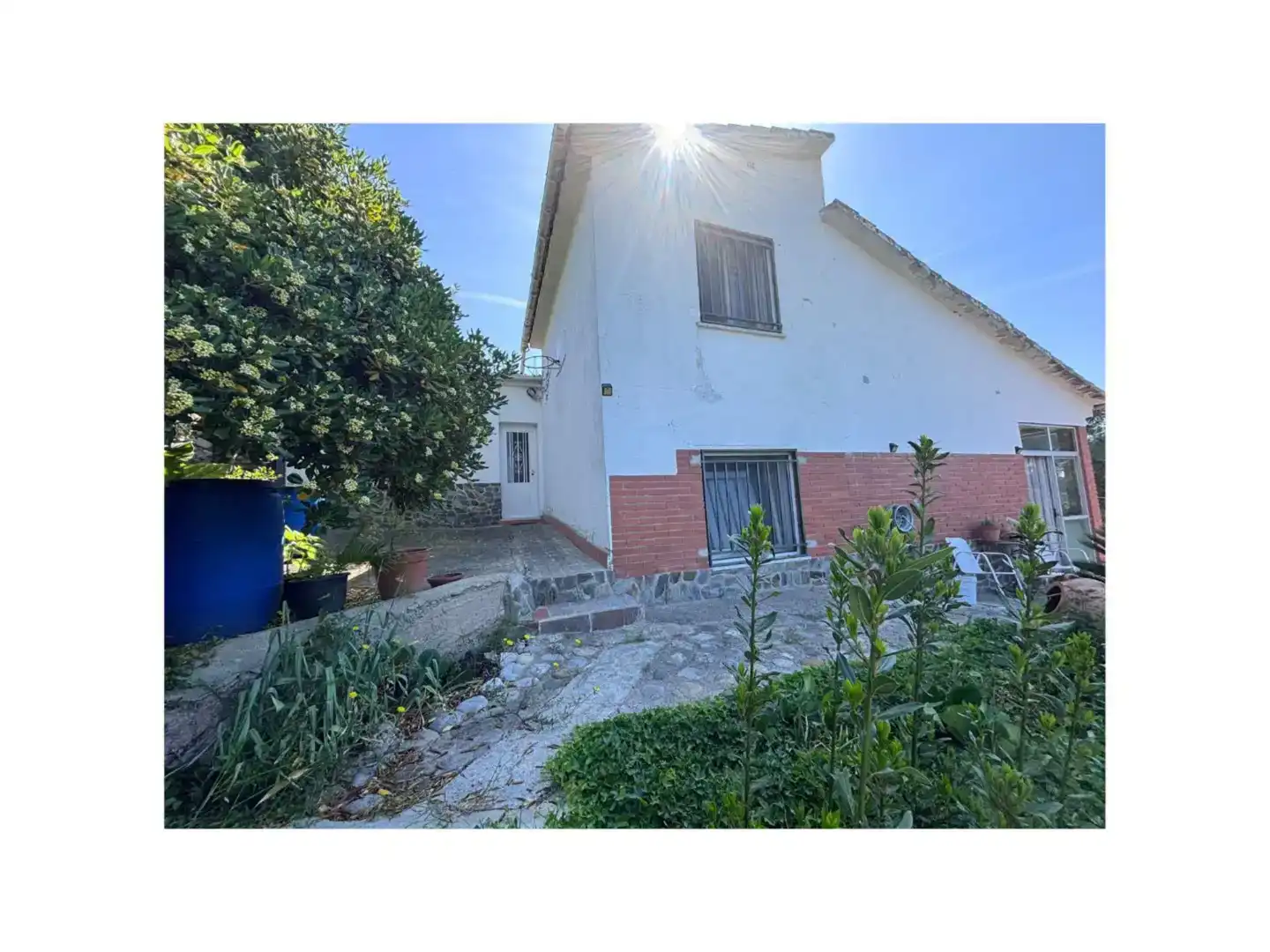 Vista exterior de Casa o xalet en venda en Lliçà d'Amunt amb Jardí privat, Traster i Piscina