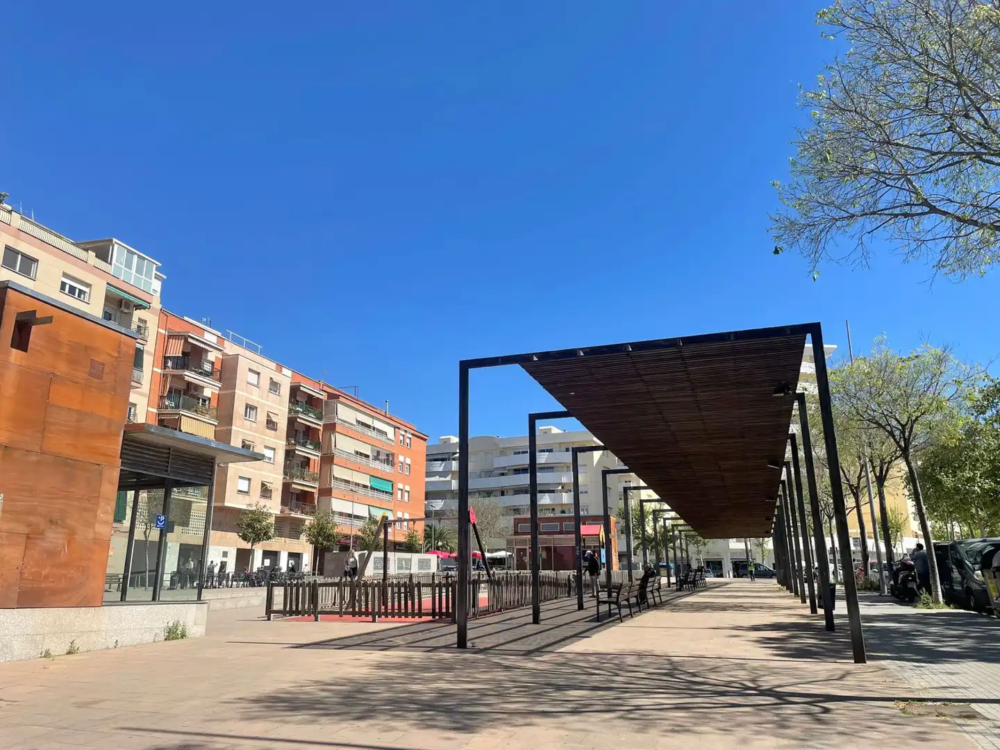 Vista exterior de Pis en venda en Badalona amb Moblat, Forn i Balcó