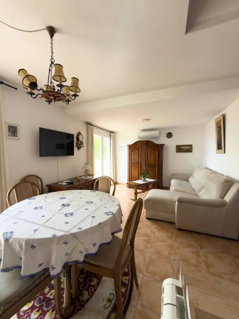 Sala d'estar de Casa adosada en venda en Calpe / Calp amb Aire condicionat, Terrassa i Moblat