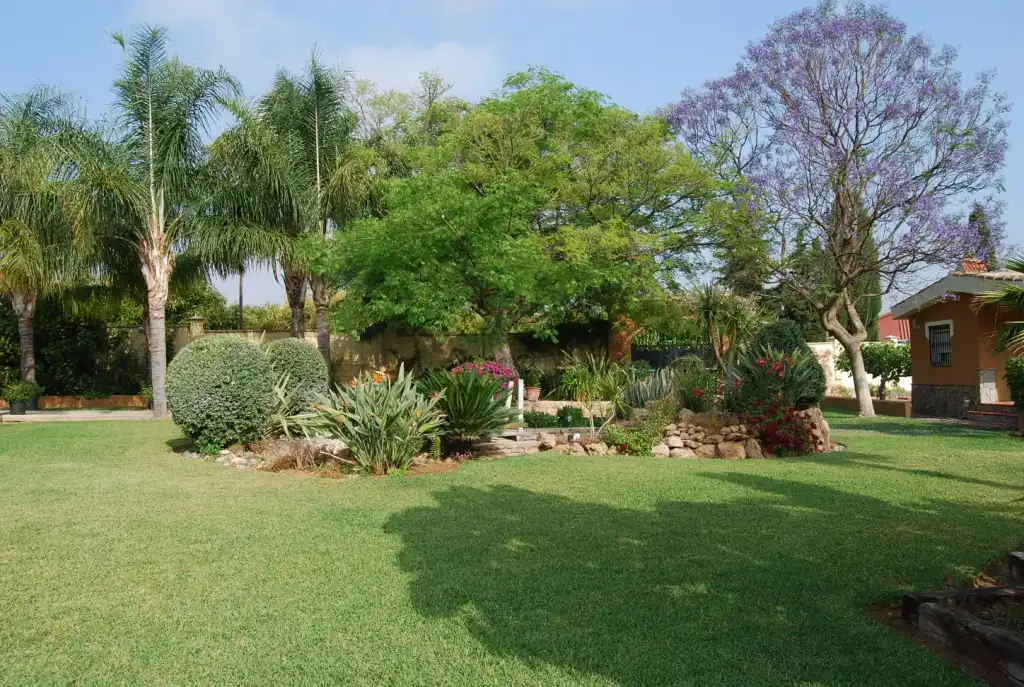 Jardí de Casa o xalet en venda en Alhaurín de la Torre amb Aire condicionat, Jardí privat i Terrassa