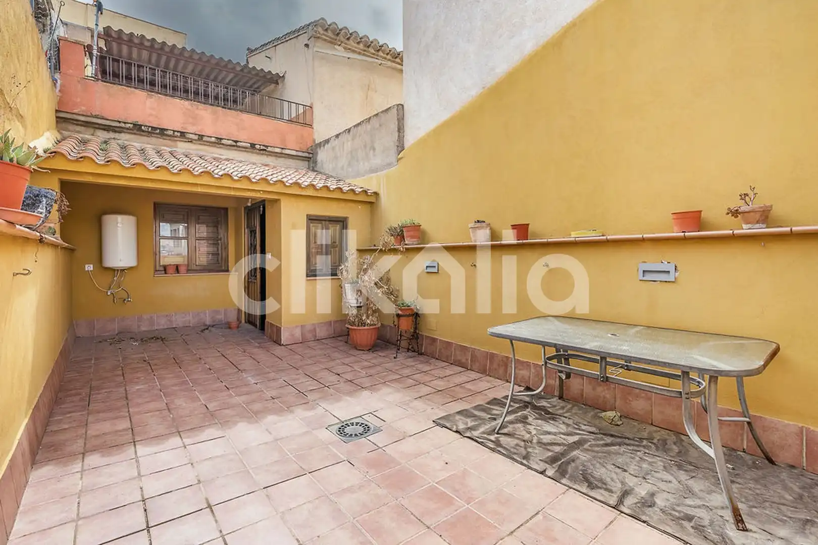 Vista exterior de Casa o xalet en venda en Baza amb Calefacció i Terrassa