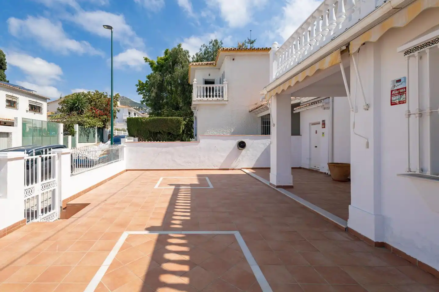 Vista exterior de Casa o xalet en venda en Málaga amb Jardí privat, Terrassa i Piscina
