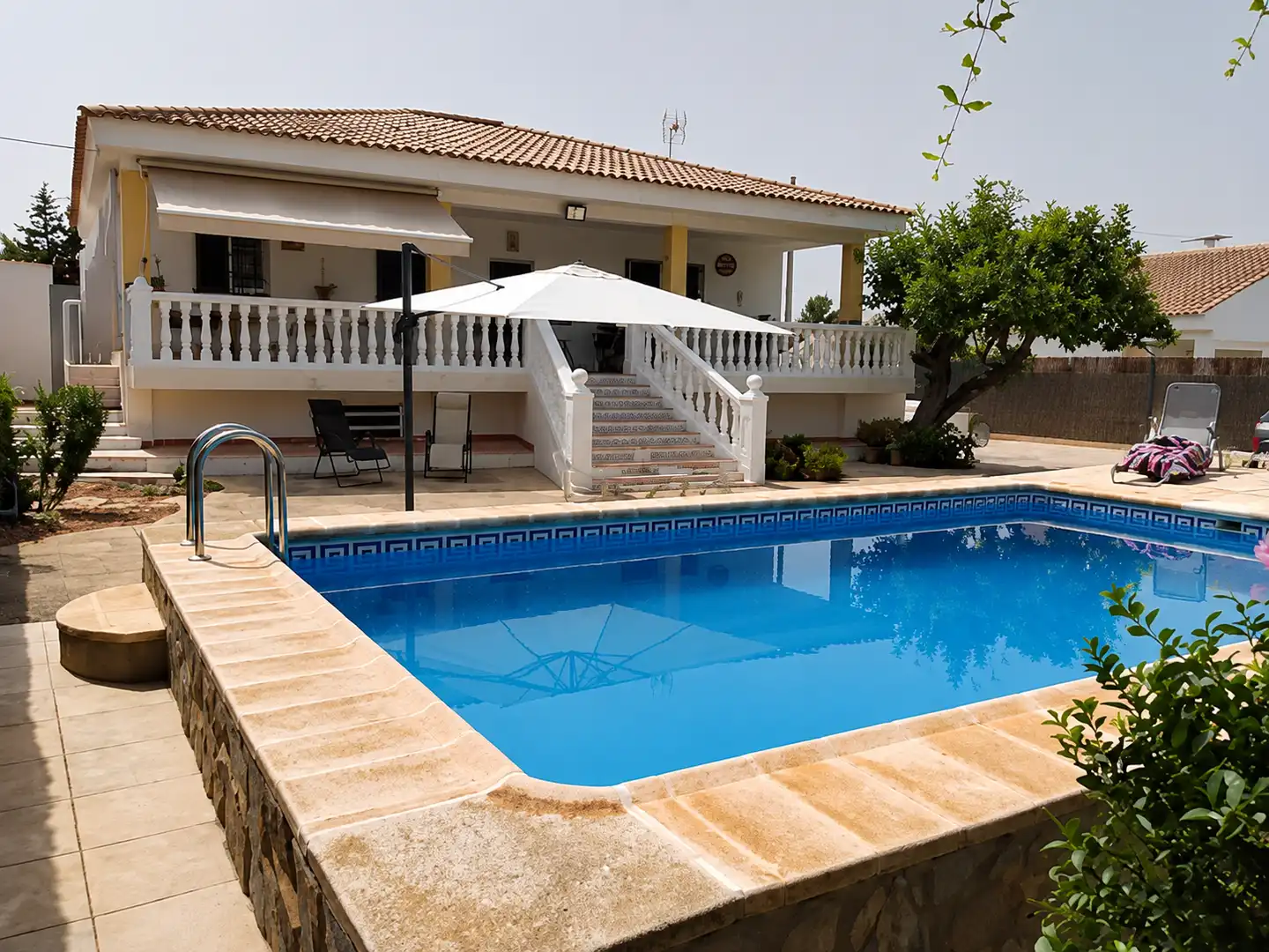 House with pool for sale in Montroi / Montroy