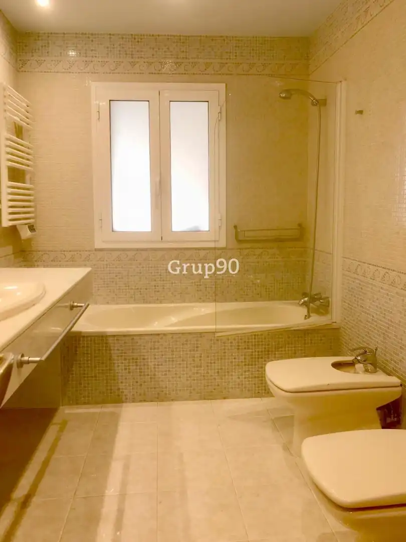 Bathroom of Houses for sale in Lleida  with Heating, Private garden and Parquet flooring