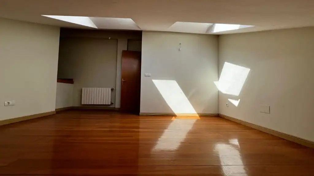 Piano terra con ascensore in vendita a Centro