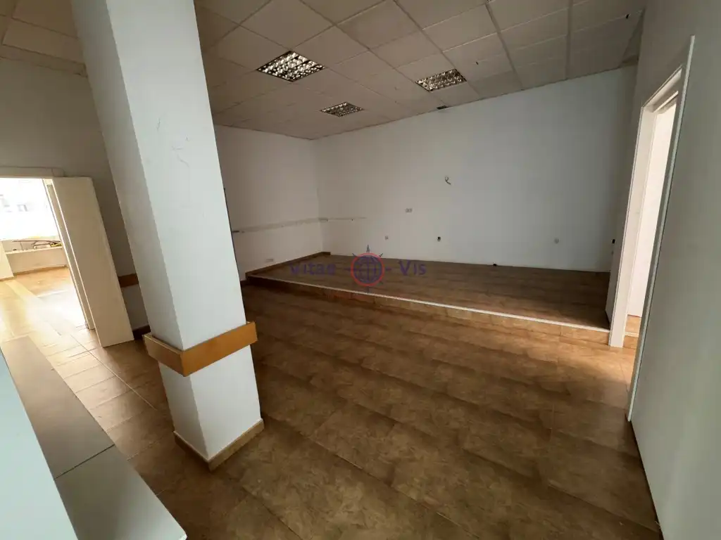 Local comercial de lloguer a Avenida Europa