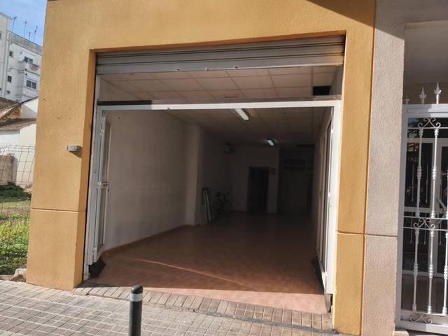 Local comercial en Alquiler en Calle de la Virgen del Rosario en Almàssera
