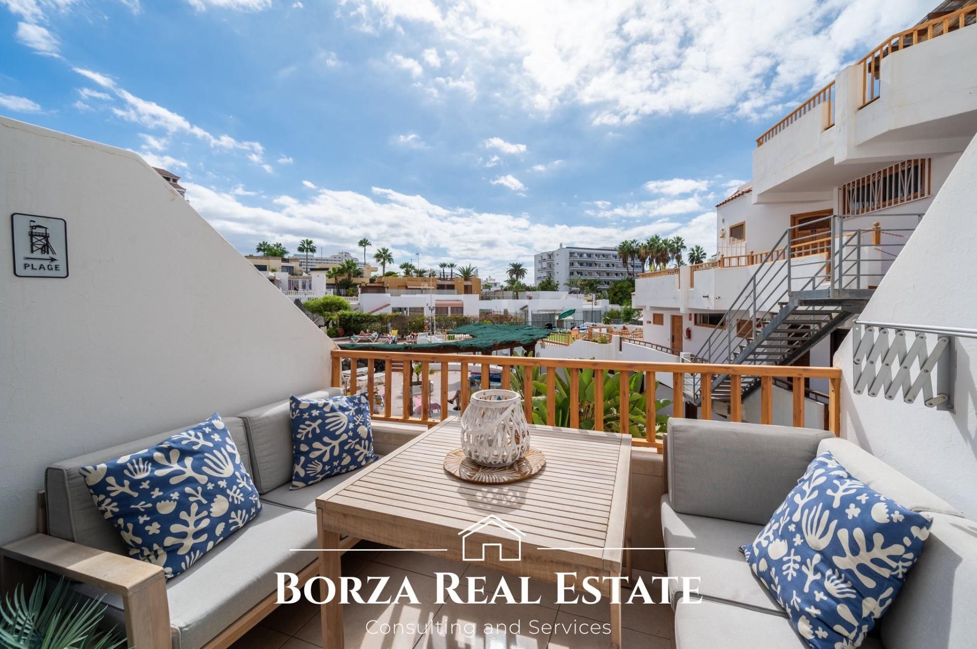 Vista exterior de Estudi en venda en Adeje amb Terrassa i Piscina comunitària