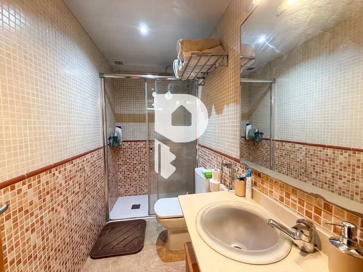 Baño de Piso en venta en Sant Vicenç Dels Horts con Aire acondicionado, Calefacción y Parquet