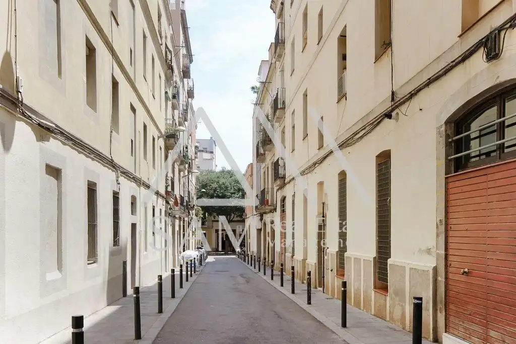 Ground floor for sale in Gràcia