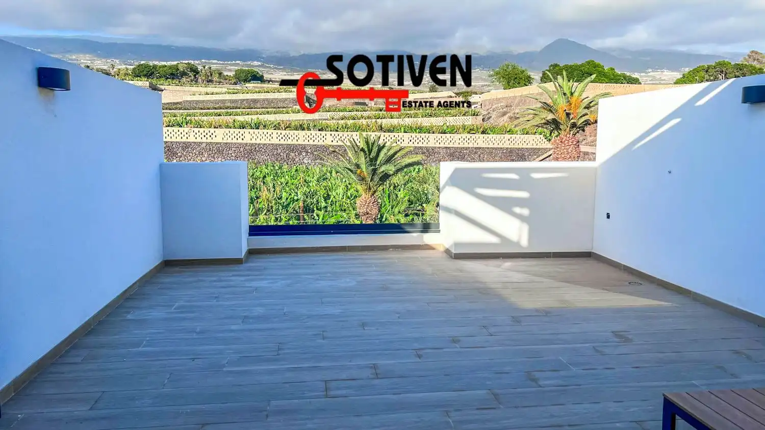 Terrasse von Einfamilien-Reihenhaus zum Verkauf in Guía de Isora mit Klimaanlage, Terrasse und Balkon