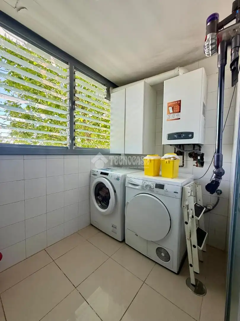 Cuina de Pis en venda en Madrid amb Aire condicionat, Calefacció i Terrassa
