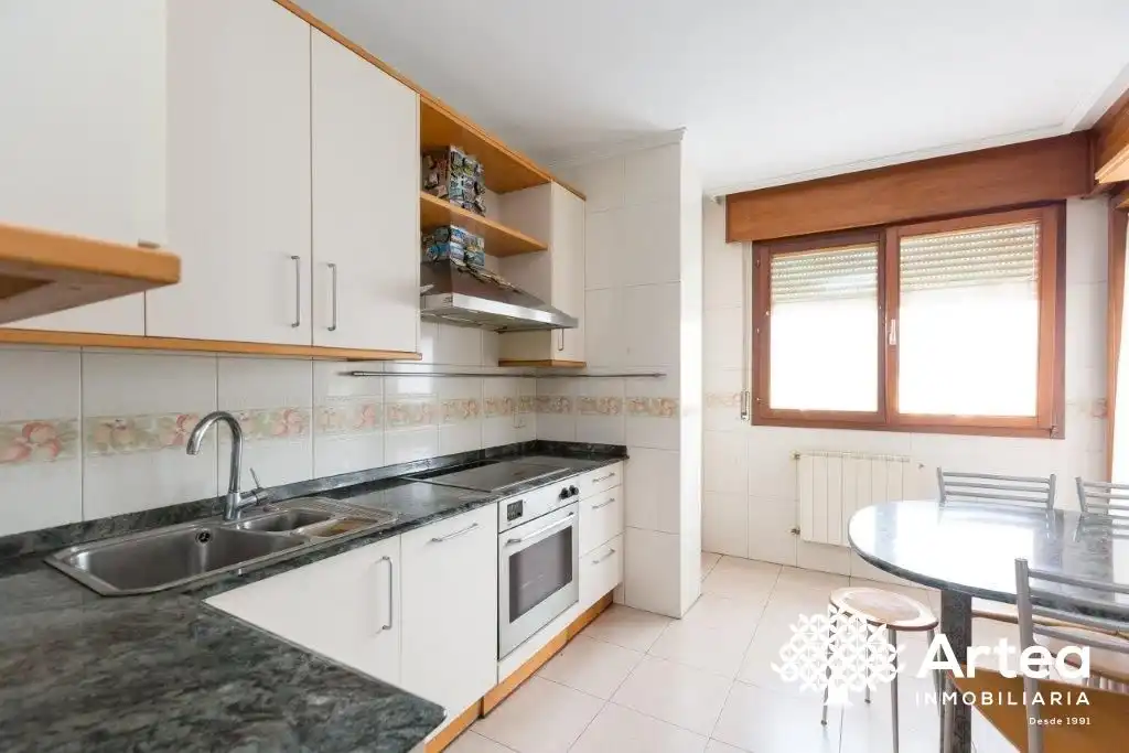 Cocina de Piso en venta en Gernika-Lumo con Calefacción, Terraza y Trastero