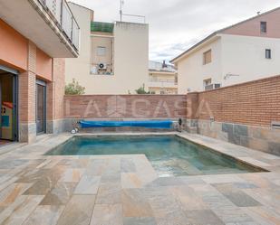 Piscina de Casa adosada en venda en Les Franqueses del Vallès amb Calefacció, Terrassa i Traster