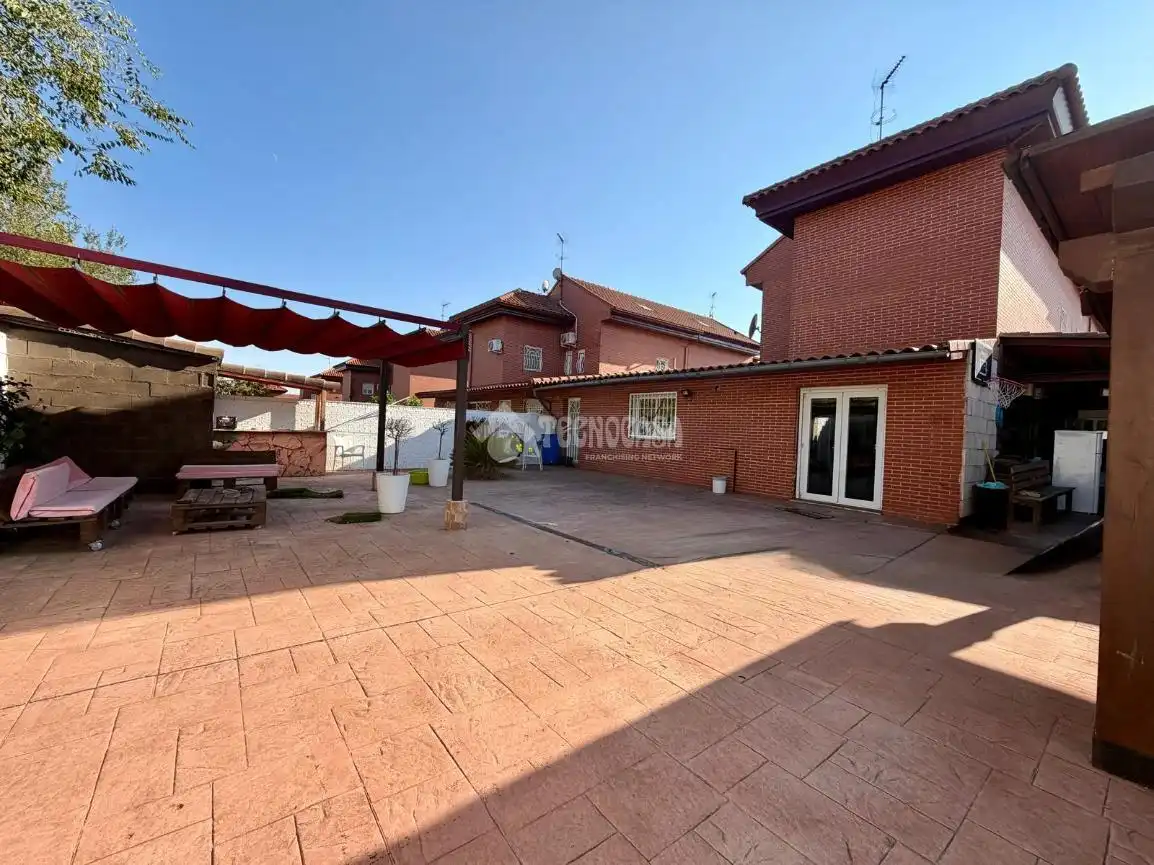 Jardí de Casa adosada en venda en Cubas de la Sagra amb Aire condicionat, Calefacció i Terrassa