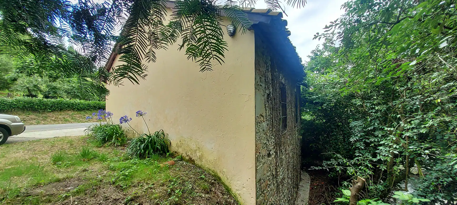 Vista exterior de Finca rústica en venda en Salas amb Calefacció, Jardí privat i Parquet