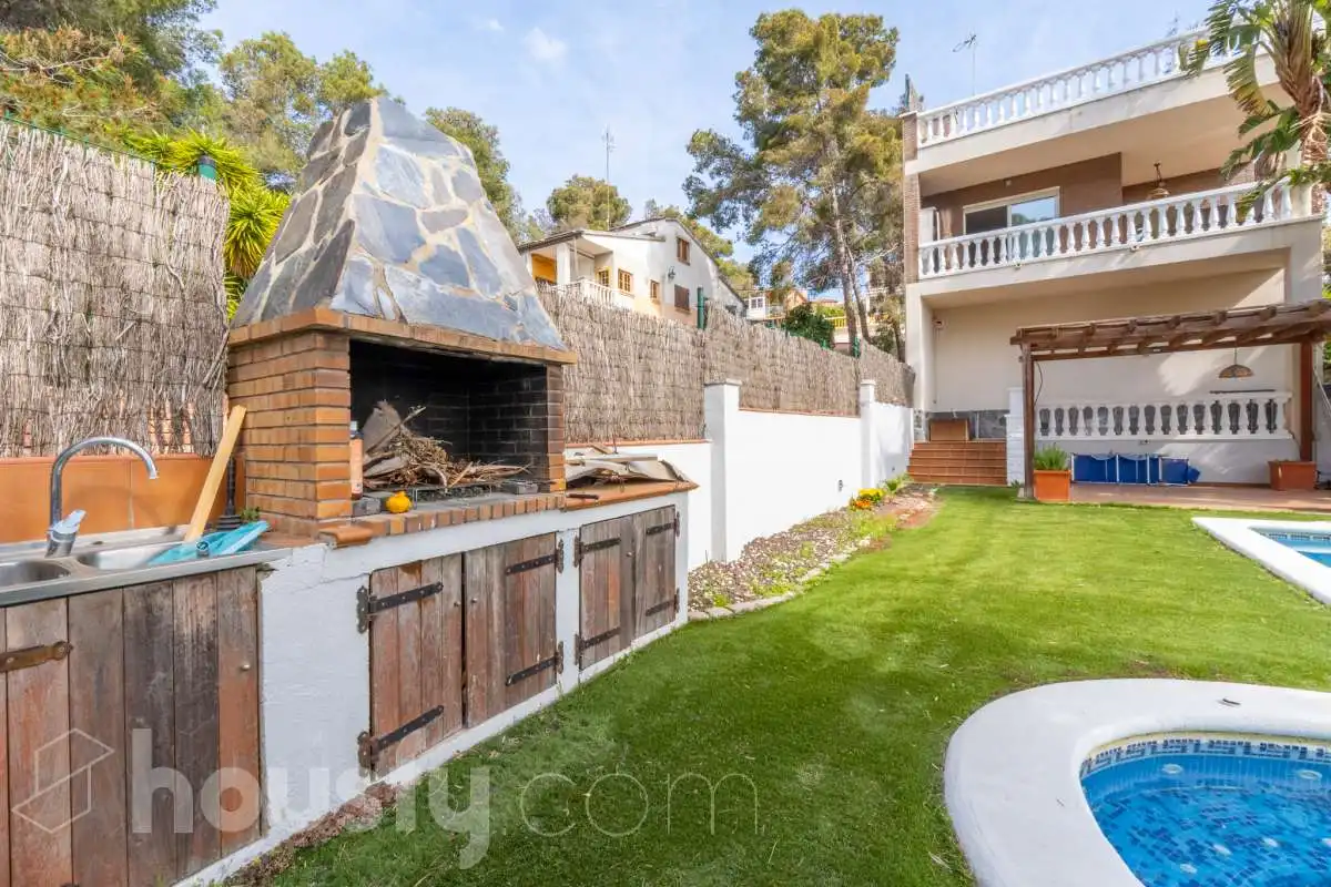 Jardí de Casa o xalet en venda en Cubelles amb Aire condicionat, Calefacció i Jardí privat