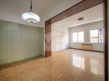 Flat with lift for sale in Gràcia