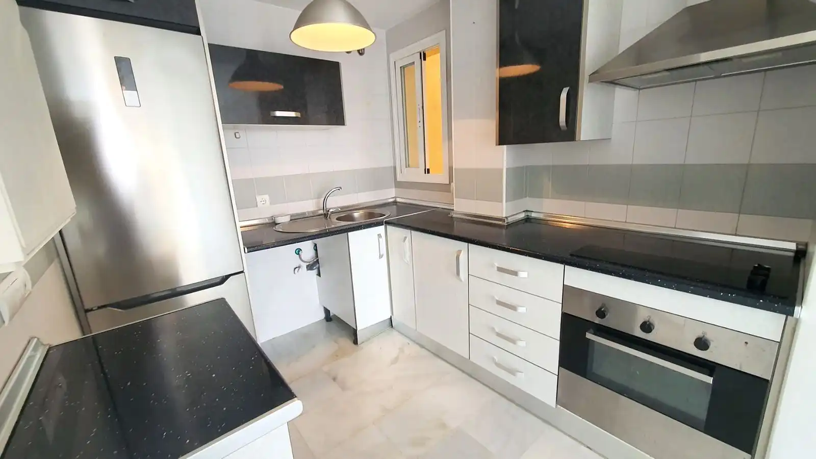Küche von Wohnung zum Verkauf in Mijas mit Klimaanlage und Ofen