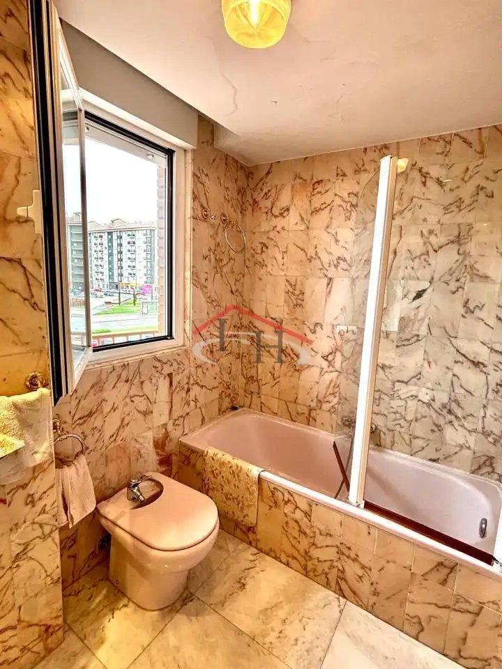 Baño de Piso en venta en León Capital  con Calefacción, Parquet y Terraza