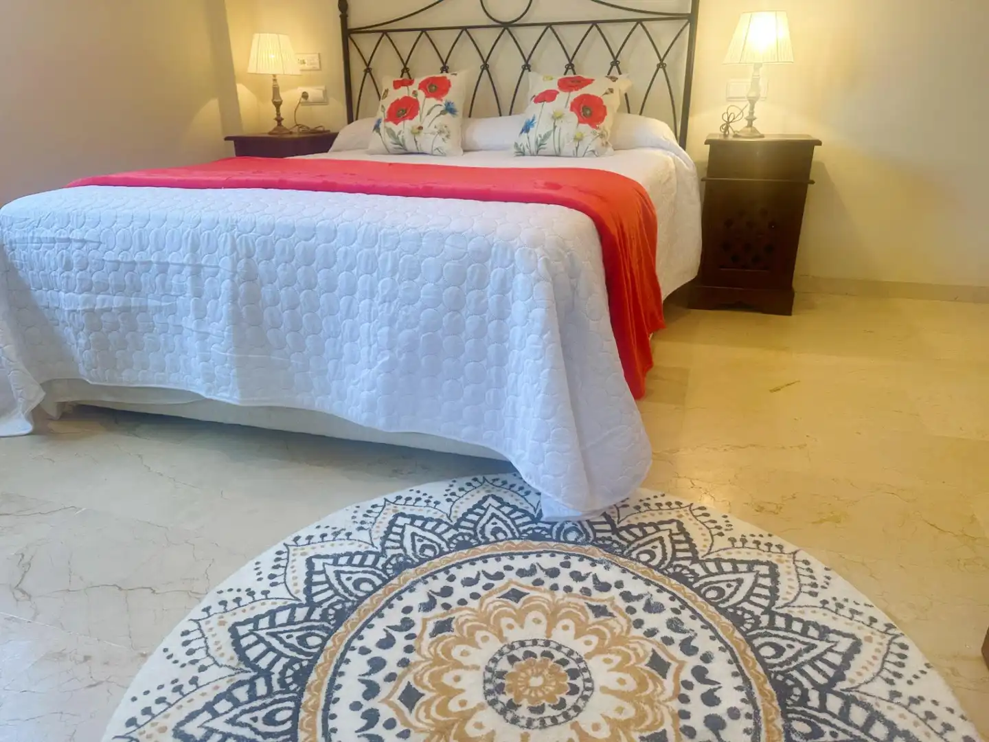 Schlafzimmer von Wohnungen zur Miete in Alicante / Alacant mit Klimaanlage, Heizung und Privatgarten