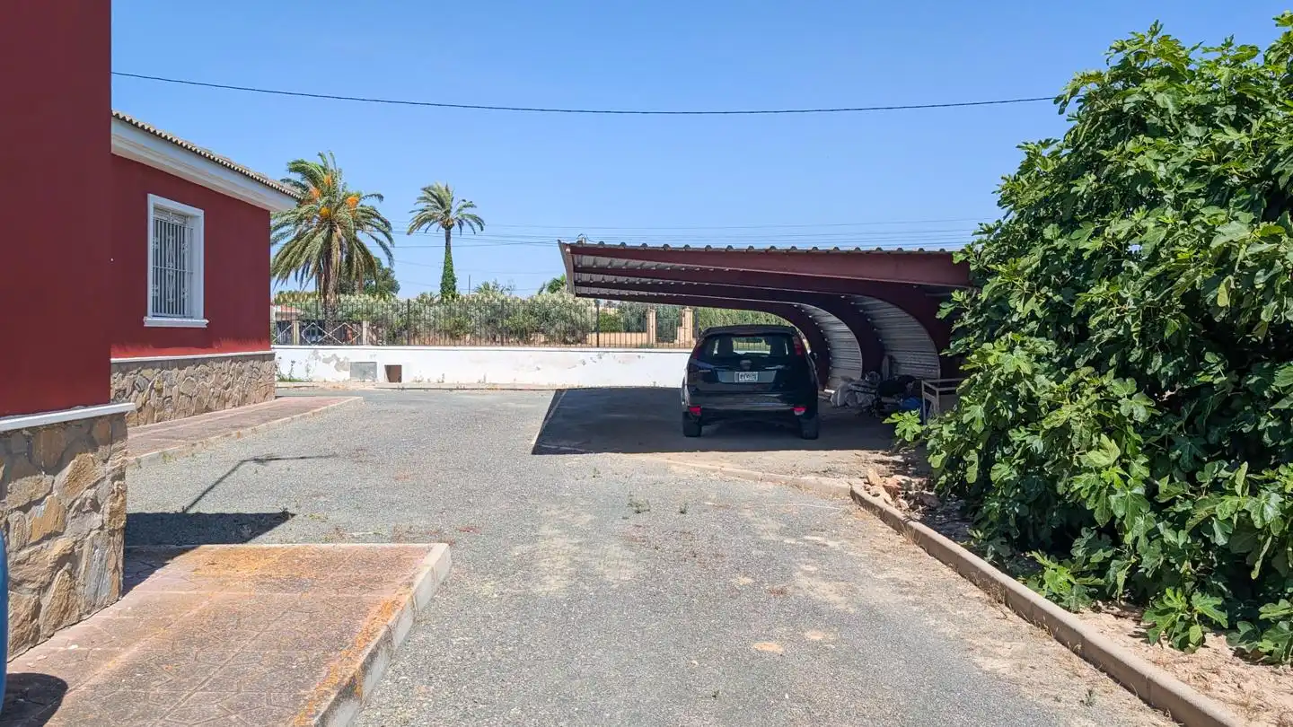 Aparcament de Casa o xalet en venda en Elche / Elx amb Aire condicionat, Jardí privat i Terrassa