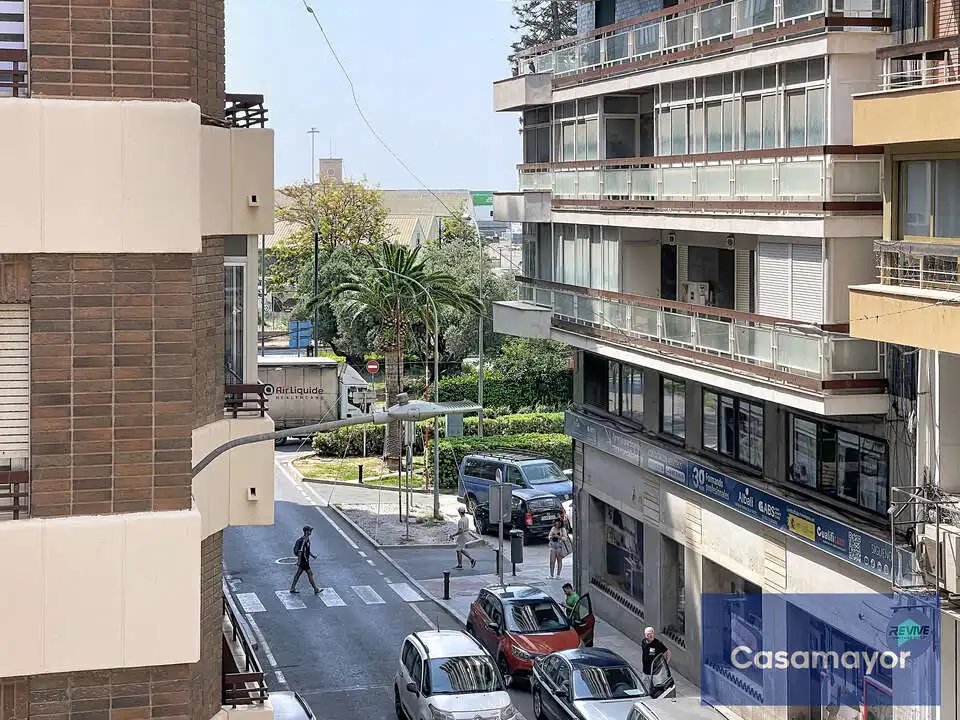 Außenansicht von Wohnung zum Verkauf in Alicante / Alacant mit Klimaanlage, Abstellraum und Balkon