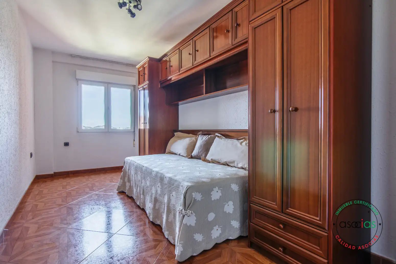 Habitación de Piso en venta en Gijón  con Calefacción y Jardín privado